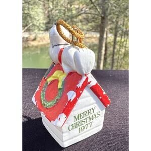 Peanuts Snoopy Ceramic Ornament Vintage 1979 Doghouse Wreath -TO14